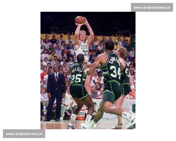 篮球数据解析:深入分析球员表现与比赛走势,揭示赛季关键统计因素 篮球数据解析:深入分析球员表现与比赛走势,揭示赛季关键统计因素